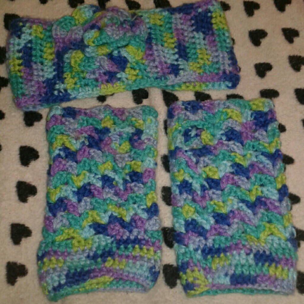 Knit style hand cover and headband.